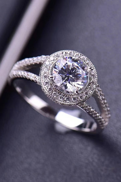 R128 Shiny and Chic 1 Carat Moissanite Ring