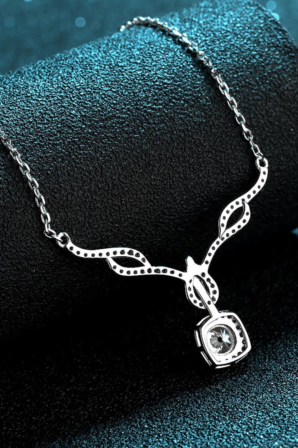 N112 Right On Trend Moissanite Pendant Necklace