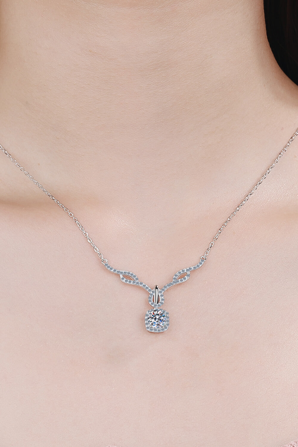 N112 Right On Trend Moissanite Pendant Necklace