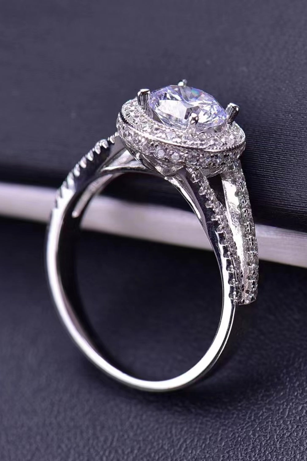 R128 Shiny and Chic 1 Carat Moissanite Ring