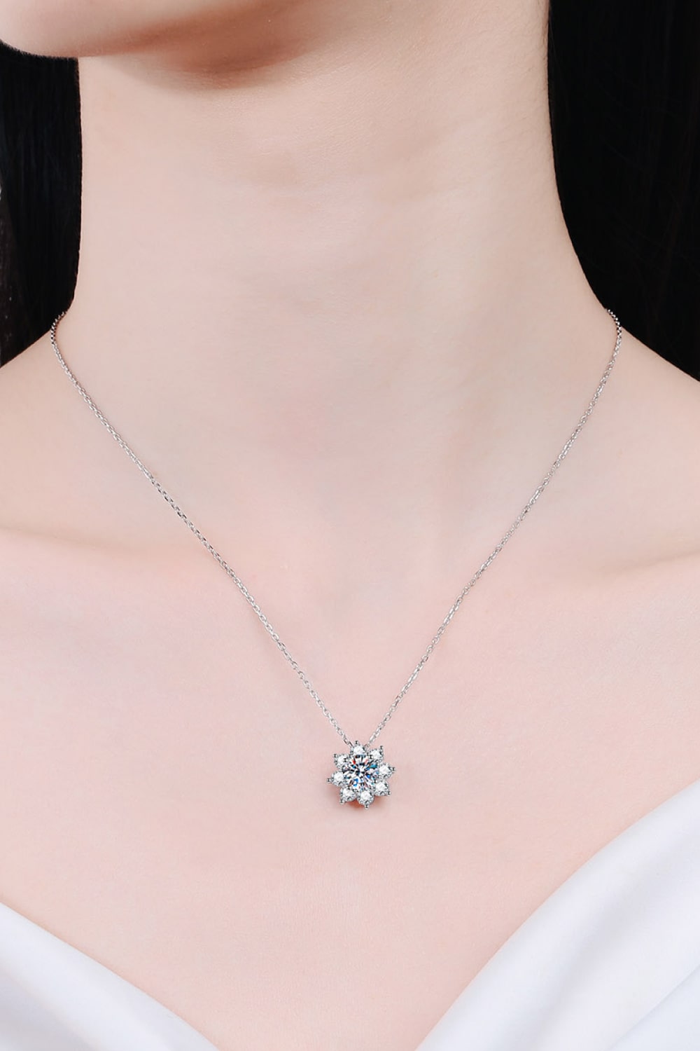 N102 1 Carat Moissanite Floral-Shaped Pendant Necklace