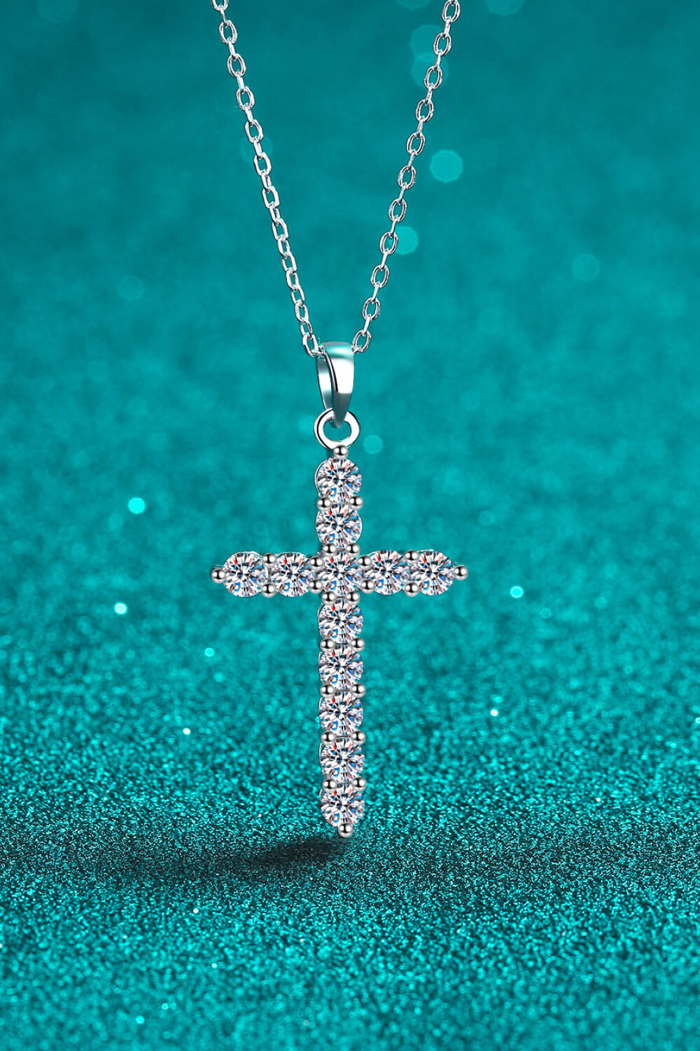 N114 Moissanite Cross Pendant Chain Necklace